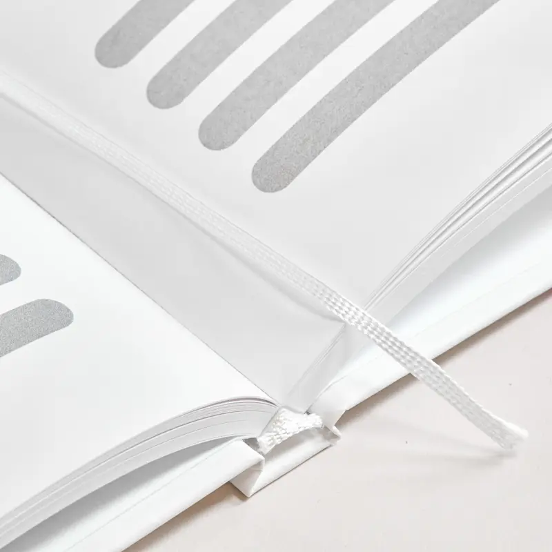 Livre à couverture rigide – Image 6