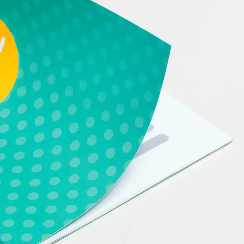 Brochure agrafée à dos droit – Image 6