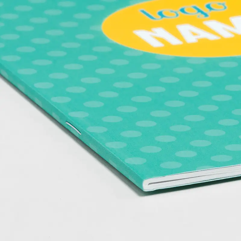 Brochure agrafée à dos droit – Image 3