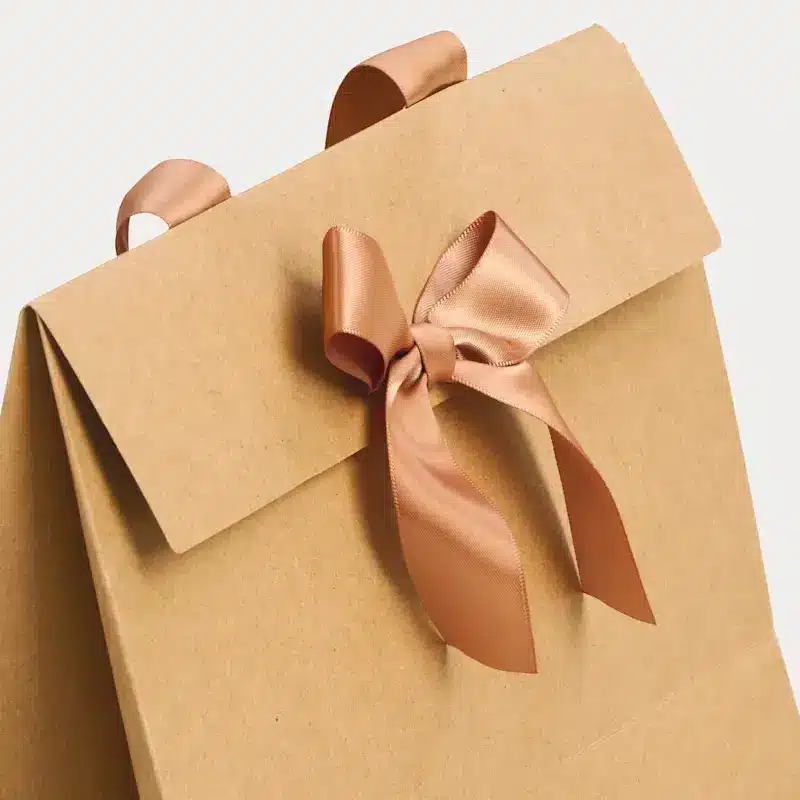 Sac cadeaux en papier avec ruban – Image 6