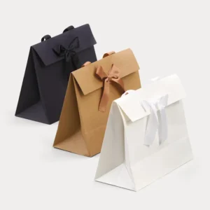 Sac cadeaux en papier avec ruban