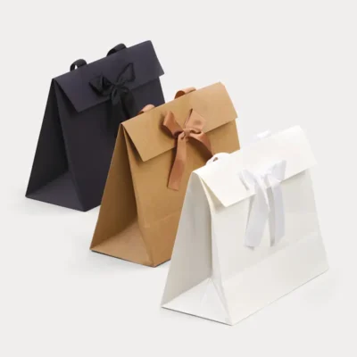 Sac cadeaux en papier avec ruban