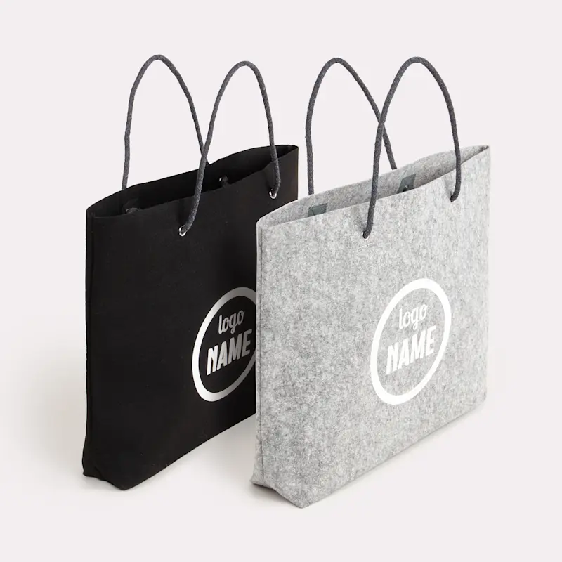 Sac en feutrine avec anses en corde