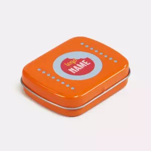 Boîte avec couvercle à charnière