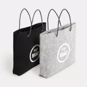 Sac en feutrine avec anses en corde